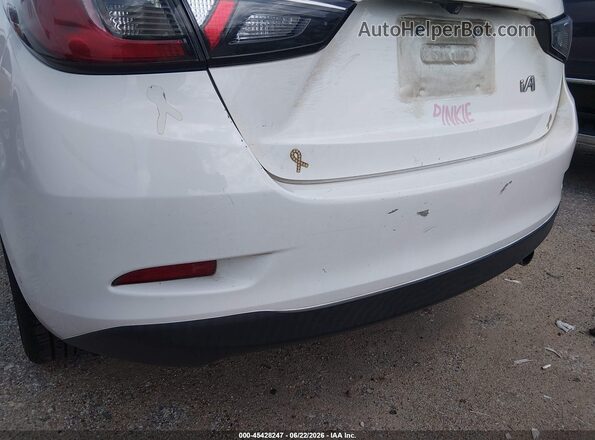 3MYDLBYV8JY307445 2018 TOYOTA YARIS IA White 