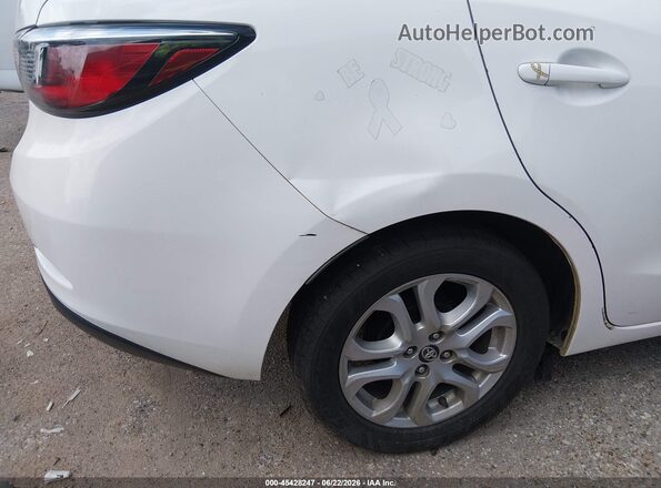 3MYDLBYV8JY307445 2018 TOYOTA YARIS IA White 