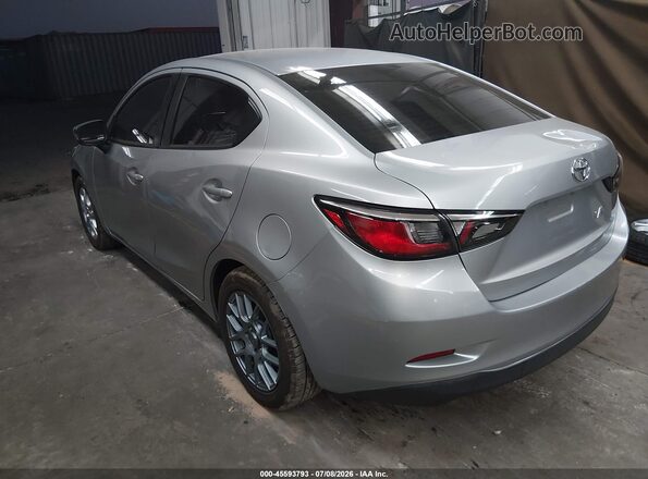 3MYDLBYV8JY321555 2018 TOYOTA YARIS IA Silver Rear left