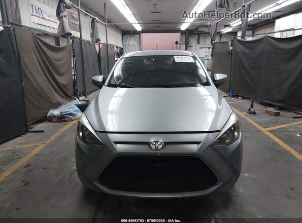 3MYDLBYV8JY321555 2018 TOYOTA YARIS IA Silver Rear interior view