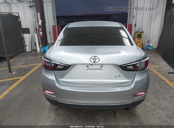 3MYDLBYV8JY321555 2018 TOYOTA YARIS IA Silver 