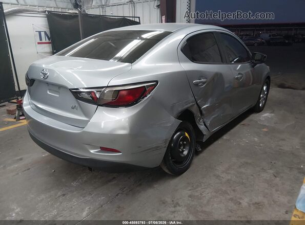 3MYDLBYV8JY321555 2018 TOYOTA YARIS IA Silver Rear right