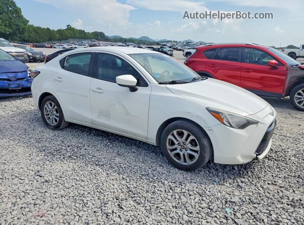 3MYDLBYV8JY324519 2018 TOYOTA YARIS White Передня права чверть