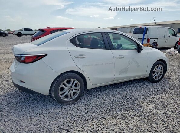 3MYDLBYV8JY324519 2018 TOYOTA YARIS White Задня права чверть