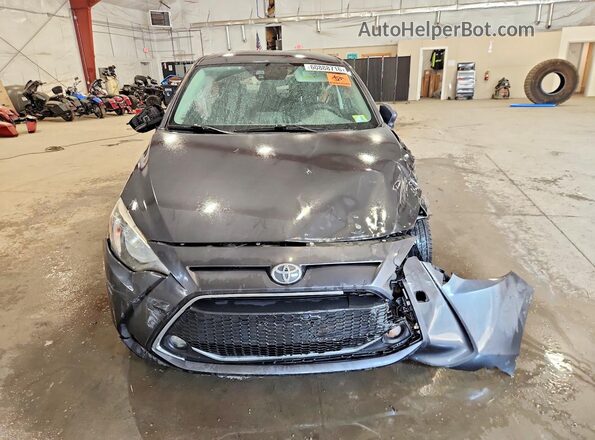 3MYDLBYV8KY512121 2019 TOYOTA YARIS Серый Вид спереди