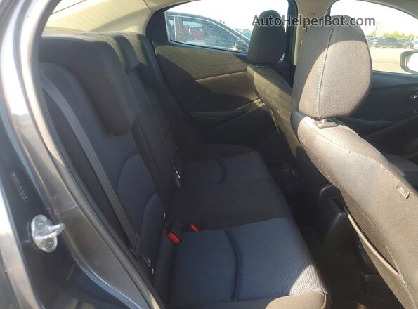 3MYDLBYV9HY152740 2017 TOYOTA YARIS Charcoal Widok tylnych siedzeń