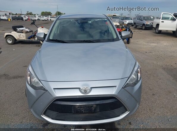 3MYDLBYV9HY153029 2017 TOYOTA YARIS IA Silver ხელსაწყოთა პანელის ხედი
