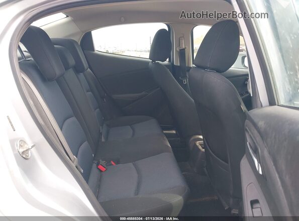 3MYDLBYV9HY153029 2017 TOYOTA YARIS IA Silver VIN კოდის სტიკერის ხედი