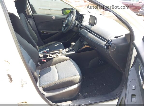 3MYDLBYV9HY155184 2017 TOYOTA YARIS IA White Vista interior delantera