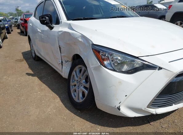 3MYDLBYV9HY155184 2017 TOYOTA YARIS IA White Vista frontal