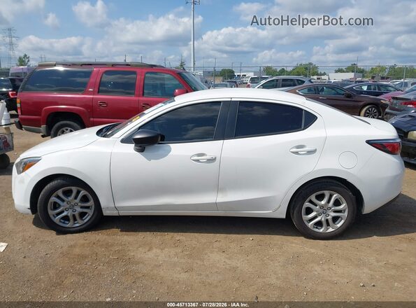 3MYDLBYV9HY155184 2017 TOYOTA YARIS IA White 