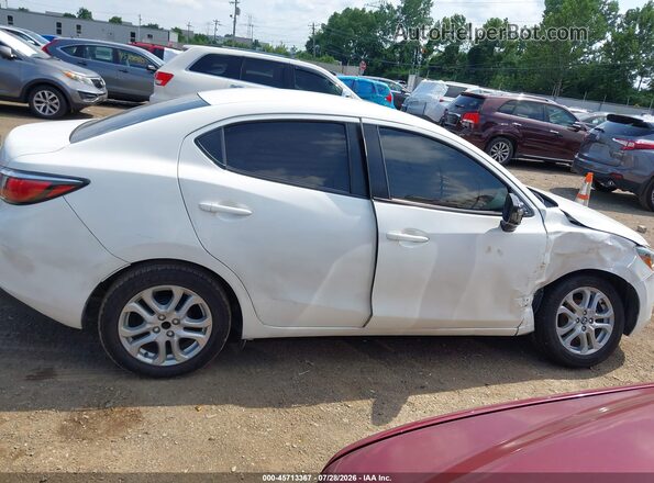 3MYDLBYV9HY155184 2017 TOYOTA YARIS IA White Vista interior de 360 grados