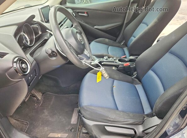 3MYDLBYV9HY161888 2017 TOYOTA YARIS Blue Vista interior delantera