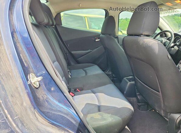 3MYDLBYV9HY161888 2017 TOYOTA YARIS Blue Vista de los asientos traseros