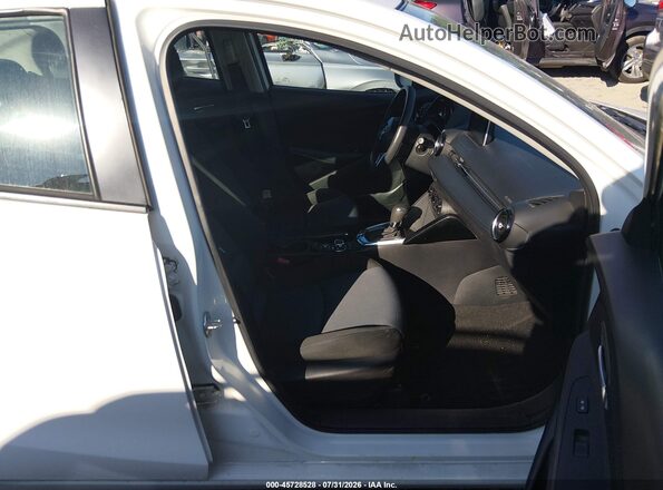 3MYDLBYV9HY176293 2017 TOYOTA YARIS IA White წინა სალონის ხედი