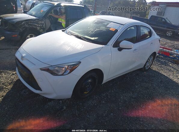 3MYDLBYV9HY176293 2017 TOYOTA YARIS IA White წინა მარცხენა ხედი სამი მეოთხედიდან
