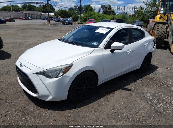 3MYDLBYV9HY187701 2017 TOYOTA YARIS IA White წინა მარცხენა ხედი სამი მეოთხედიდან