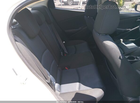 3MYDLBYV9HY187701 2017 TOYOTA YARIS IA White VIN კოდის სტიკერის ხედი