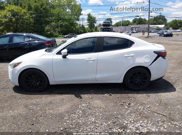 3MYDLBYV9HY187701 2017 TOYOTA YARIS IA White სალონის 360-გრადუსიანი ხედი