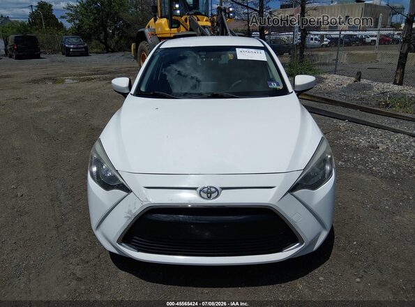 3MYDLBYV9HY187701 2017 TOYOTA YARIS IA White ხელსაწყოთა პანელის ხედი