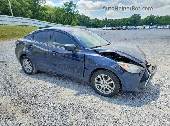 3MYDLBYV9JY300438 2018 TOYOTA YARIS Синий Передняя правая четверть