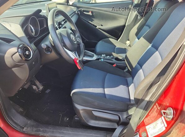 3MYDLBYV9JY308250 2018 TOYOTA YARIS Red Widok wnętrza z przodu