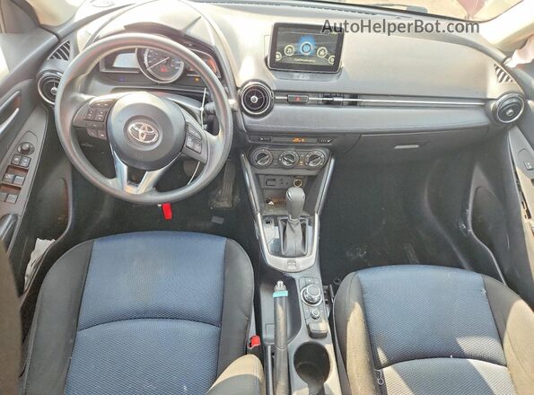 3MYDLBYV9JY308250 2018 TOYOTA YARIS Red Widok deski rozdzielczej