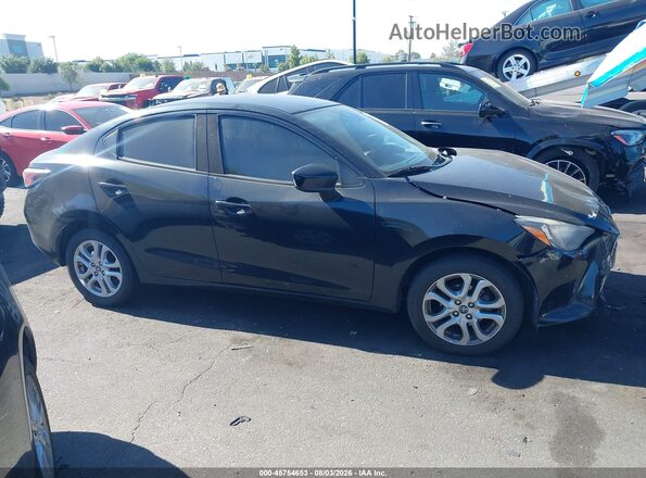 3MYDLBYV9JY316199 2018 TOYOTA YARIS IA Black Vista interior trasera