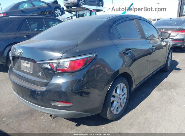 3MYDLBYV9JY316199 2018 TOYOTA YARIS IA Black Trasero derecho