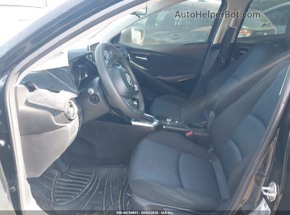 3MYDLBYV9JY316199 2018 TOYOTA YARIS IA Black Vista interior delantera