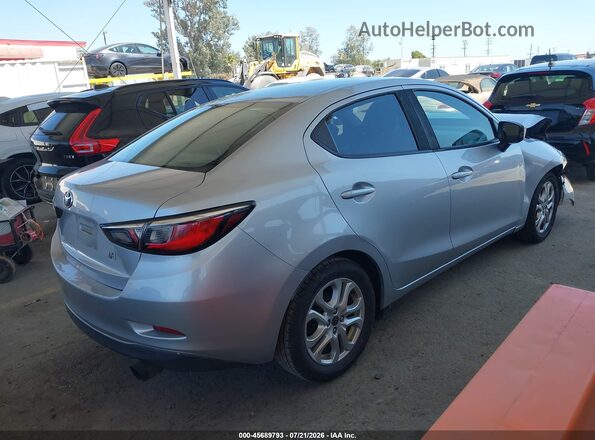 3MYDLBYV9JY325856 2018 TOYOTA YARIS IA Gray Задня права чверть