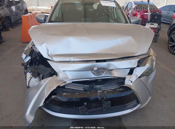 3MYDLBYV9JY325856 2018 TOYOTA YARIS IA Gray Вид спереду