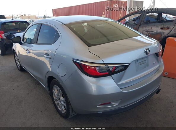 3MYDLBYV9JY325856 2018 TOYOTA YARIS IA Gray Задня ліва чверть