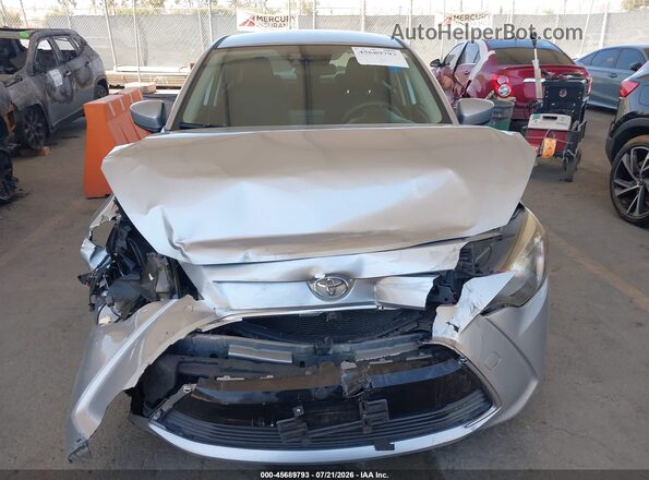 3MYDLBYV9JY325856 2018 TOYOTA YARIS IA Gray Вид щитка приладів