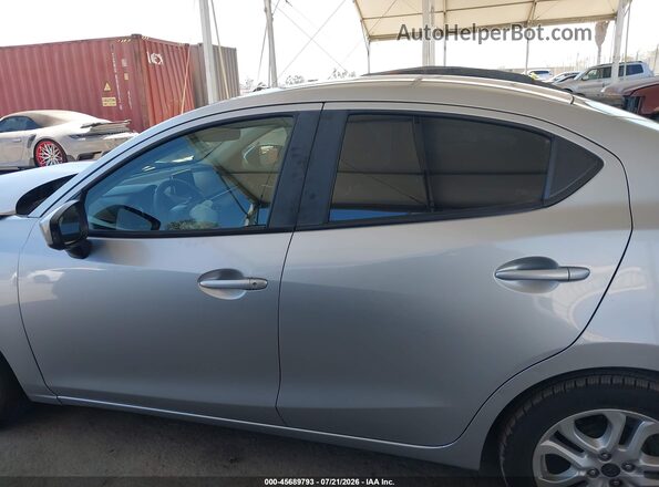 3MYDLBYV9JY325856 2018 TOYOTA YARIS IA Gray Панорамний вид салону 360°