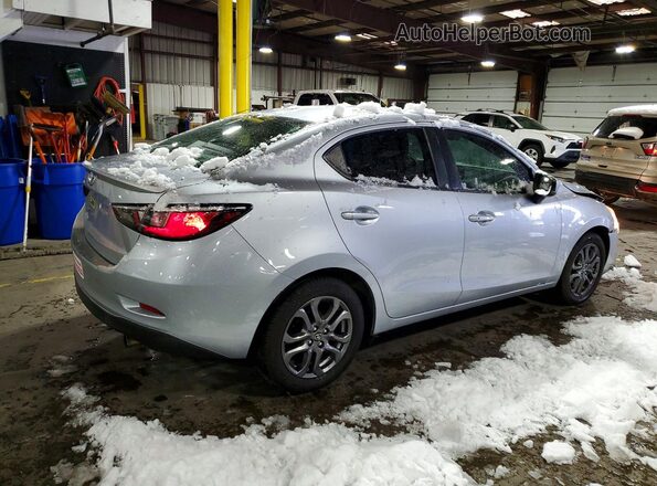 3MYDLBYV9KY503380 2019 TOYOTA YARIS Серебряный Задняя правая четверть