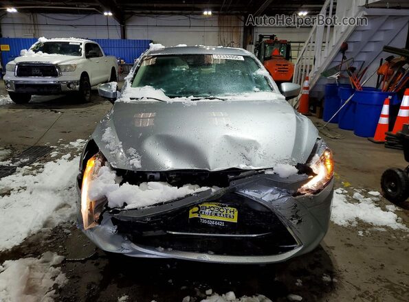 3MYDLBYV9KY503380 2019 TOYOTA YARIS Серебряный Вид спереди