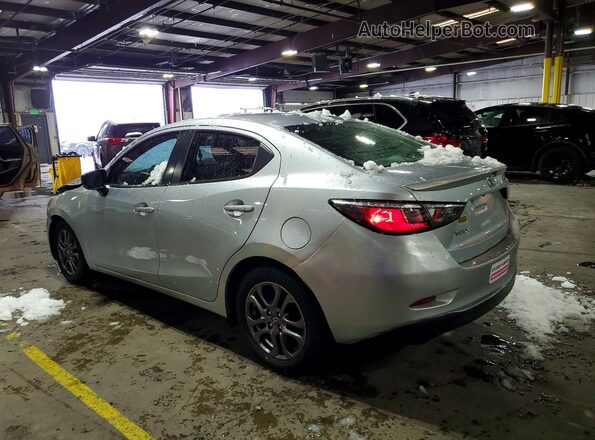 3MYDLBYV9KY503380 2019 TOYOTA YARIS Серебряный Задняя левая четверть
