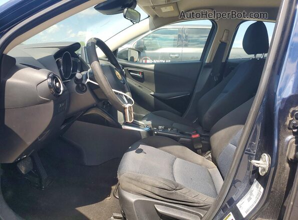 3MYDLBYVXHY151211 2017 TOYOTA YARIS Blue Vista interior delantera