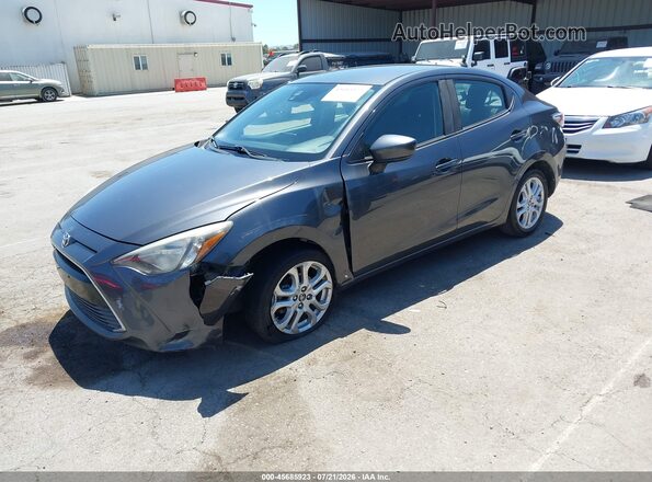 3MYDLBYVXHY152617 2017 TOYOTA YARIS IA Gray Vista tres cuartos delantera izquierda