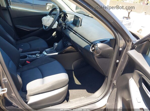 3MYDLBYVXHY152617 2017 TOYOTA YARIS IA Gray Vista interior delantera