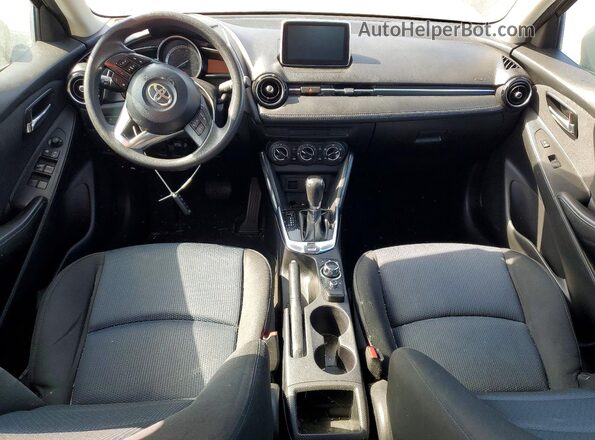 3MYDLBYVXHY152732 2017 TOYOTA YARIS Gray Widok deski rozdzielczej