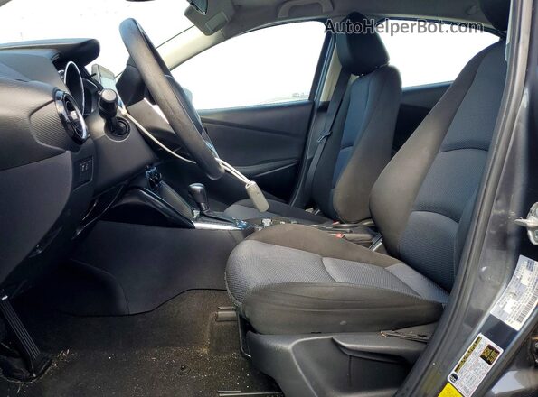 3MYDLBYVXHY152732 2017 TOYOTA YARIS Gray Widok wnętrza z przodu