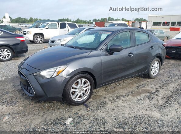 3MYDLBYVXHY159874 2017 TOYOTA YARIS IA Gray Առջևի ձախ երեք քառորդ տեսարան