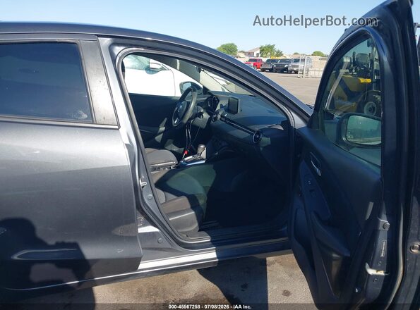 3MYDLBYVXHY170535 2017 TOYOTA YARIS IA Gray Widok wnętrza z przodu