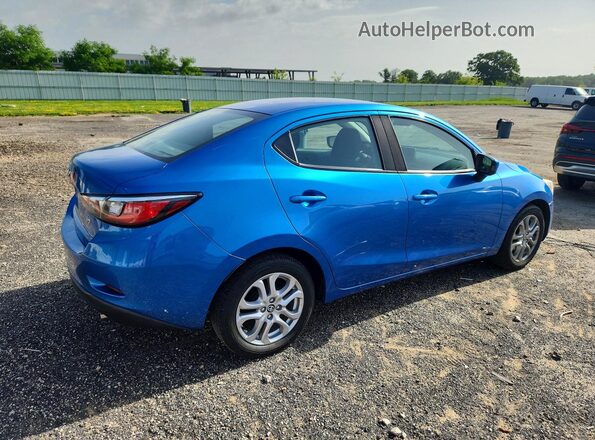 3MYDLBYVXHY178764 2017 TOYOTA YARIS Blue Trasero derecho
