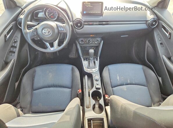 3MYDLBYVXHY178764 2017 TOYOTA YARIS Blue Vista del salpicadero