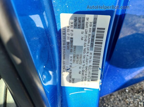 3MYDLBYVXHY178764 2017 TOYOTA YARIS Blue Vista del compartimento del motor