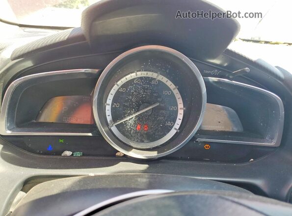 3MYDLBYVXHY184273 2017 TOYOTA YARIS Red Սարքավորումների վահանակի տեսք