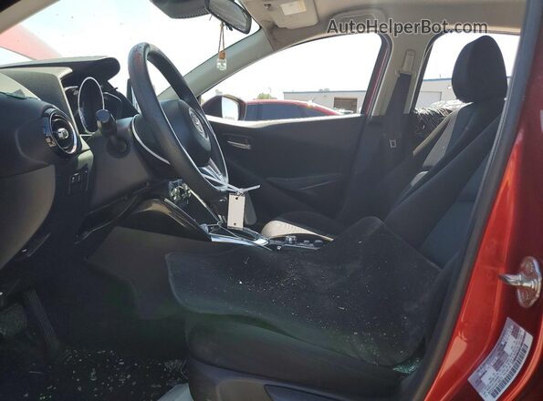 3MYDLBYVXHY184273 2017 TOYOTA YARIS Red Սալոնի դիմացի տեսք